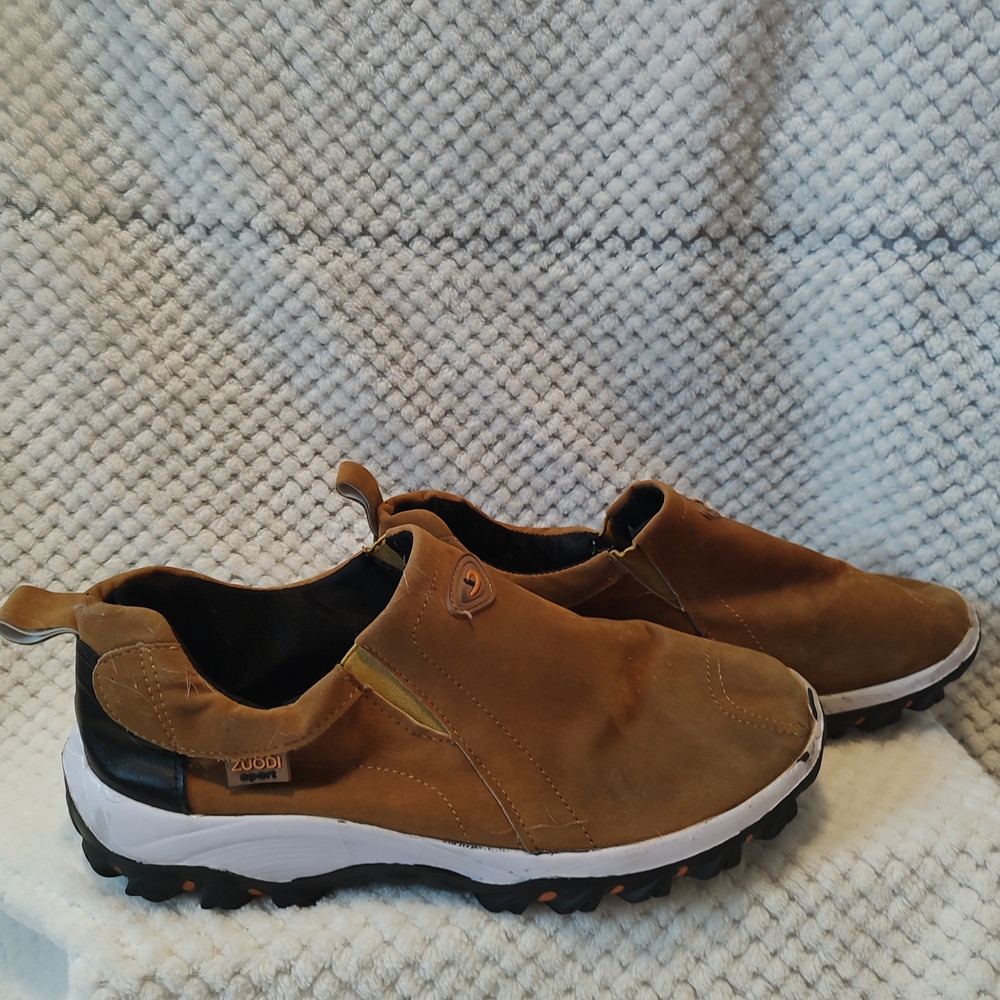 Zuodi Sports Men's Tan Slip-On Shoes. No Size Is 11 Inches Toe To Heel
